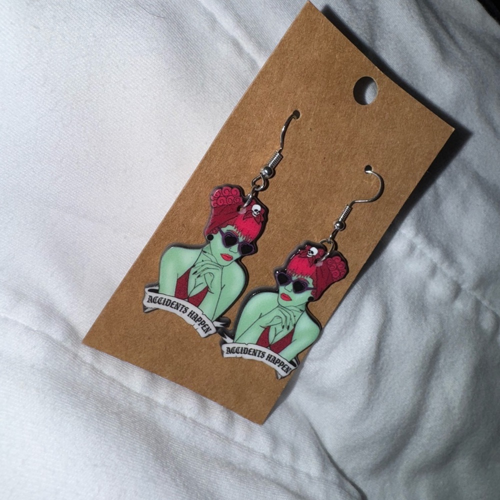 Retro Style Earrings with Red and Green Design